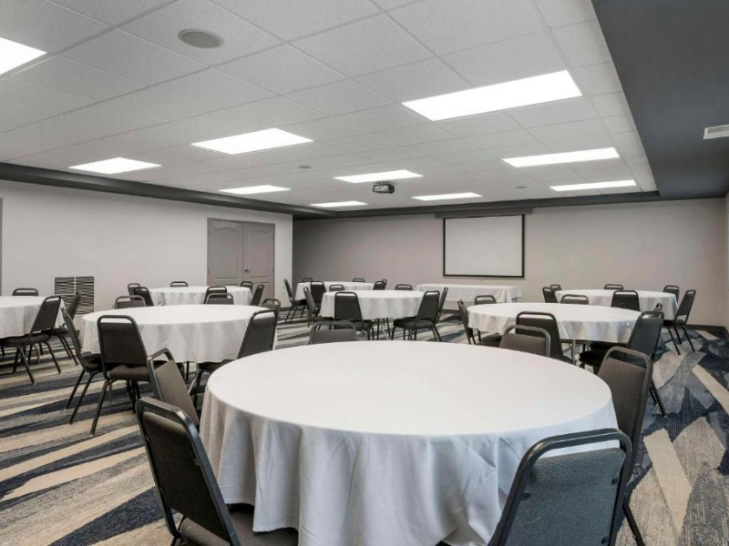 Comfort Suites Elgin Meeting Room