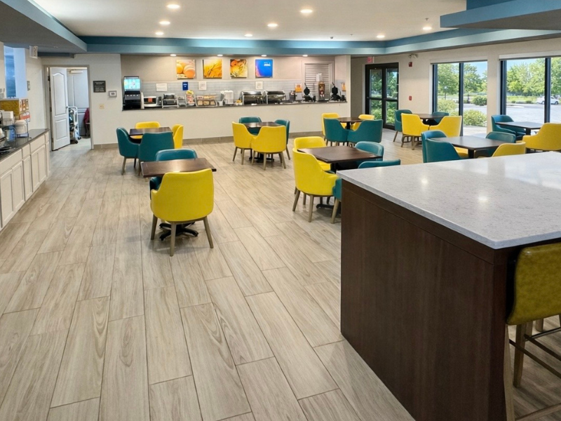 Comfort Suites Elgin Breakfast Area